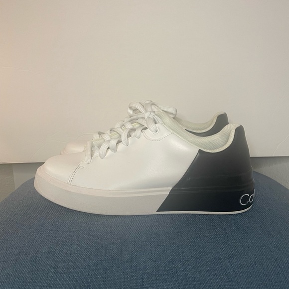 CALVIN KLEIN Blakee Colorblock Sneakers in Women size 10 - Picture 13 of 13